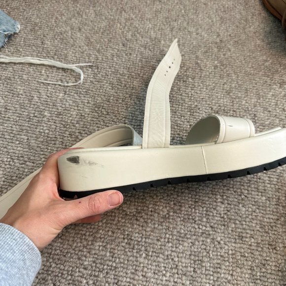 Zara Beige Flat Leather Sandals - Picture 6 of 7